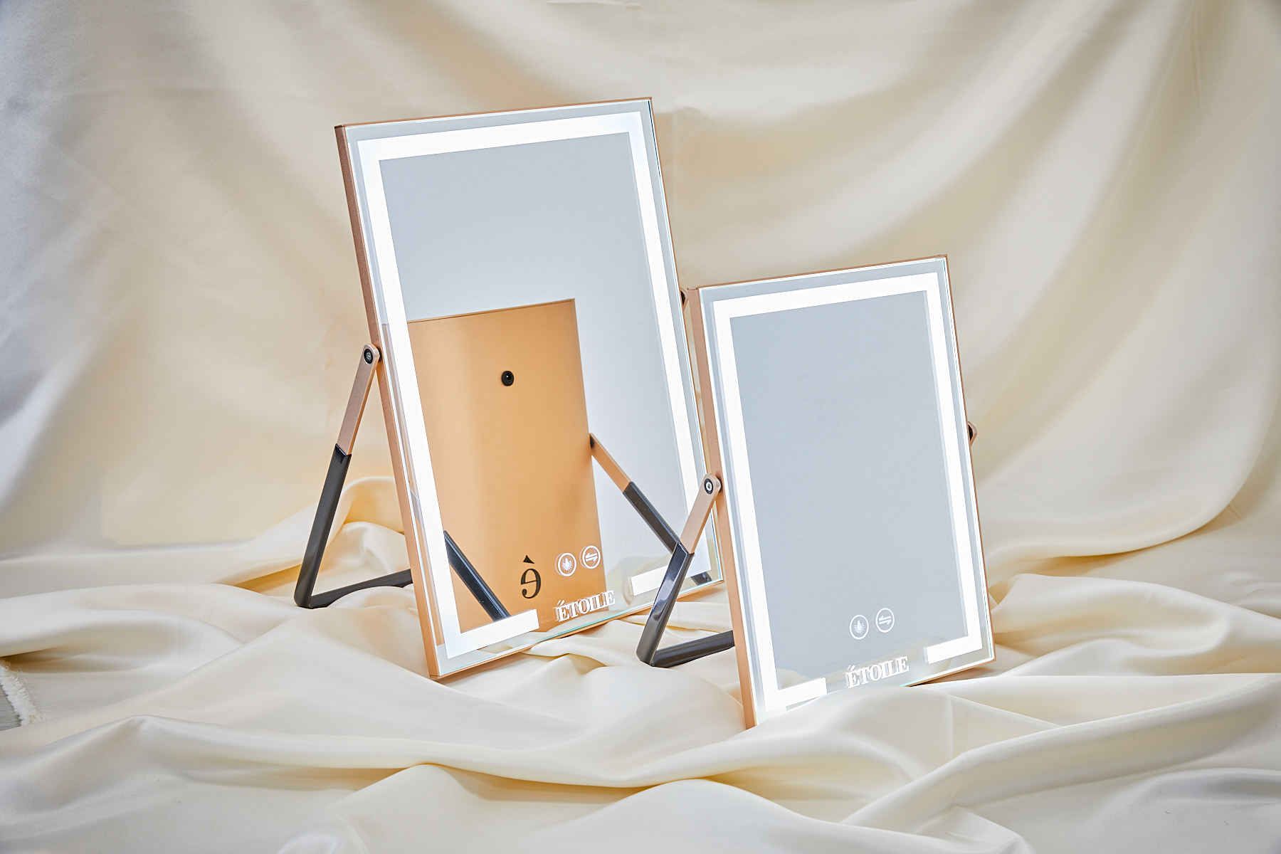 Large GLWTRTTR® Portable Mirror Etoile Collective
